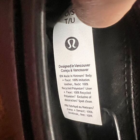 lululemon athletica Cactus Leather Alternative Mini Bag 1.2L in Black. NWT! - Picture 15 of 16